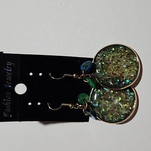 Green dangle fashion earrings